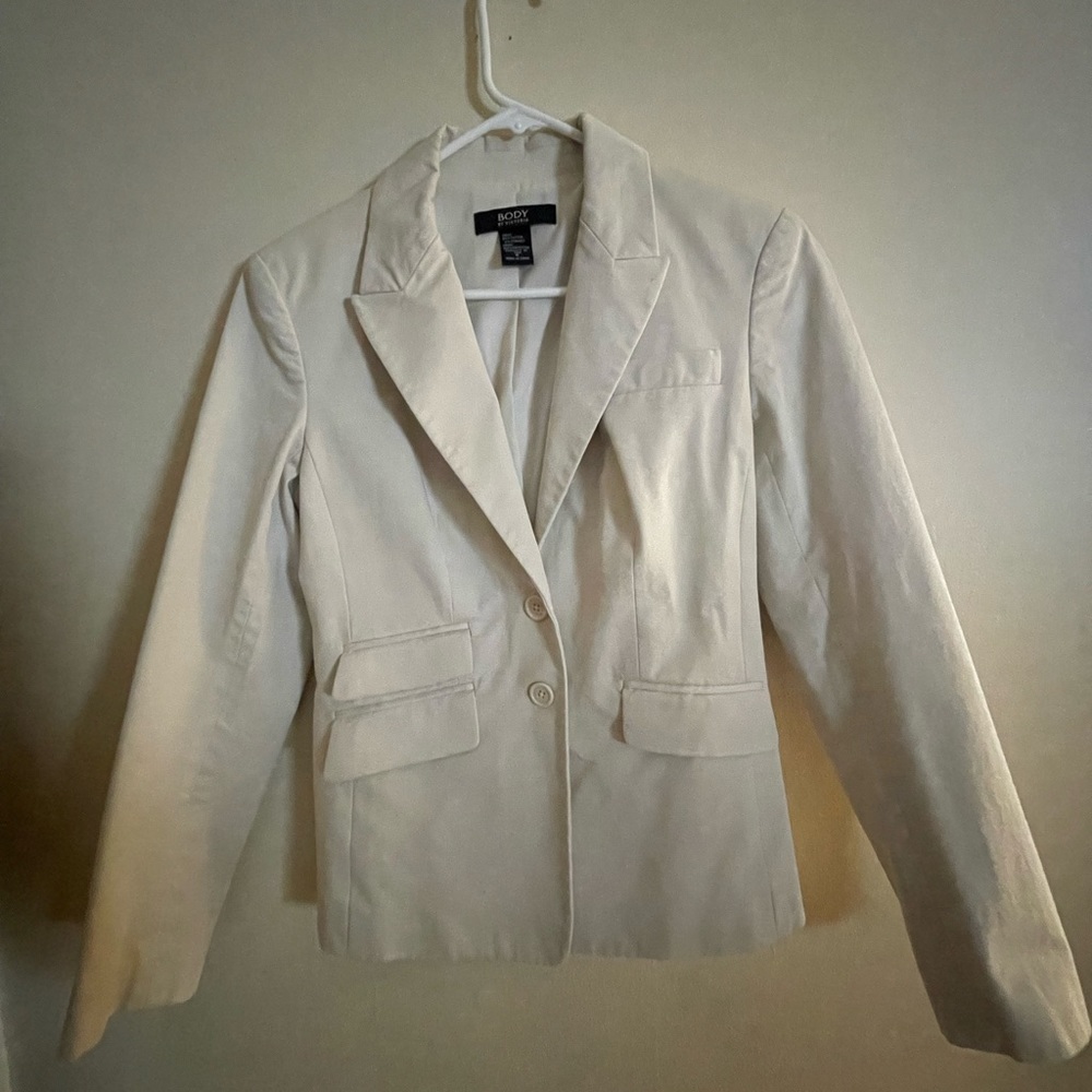 Body by Victoria White Blazer